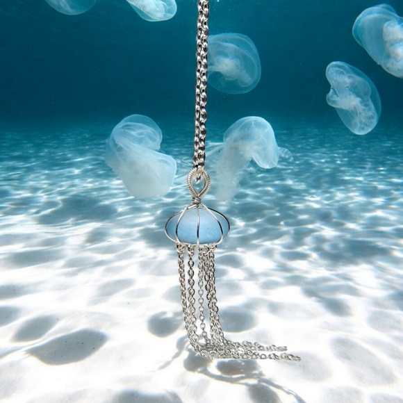 JELLYFISH Necklace pale frosted blue on silver - Picture 2 of 2